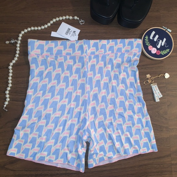 🩳NWT Blue, Pink and Cream motif Biker Shorts - Picture 2 of 4